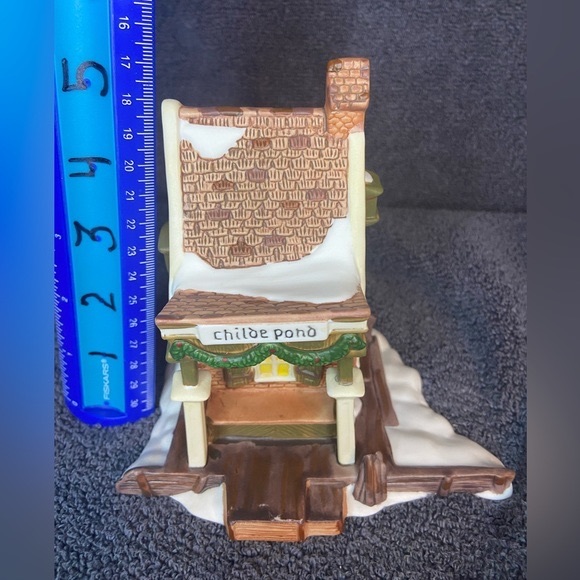 Dept 56  Heritage Village "CHILDE POND AND SKATERS" #5903-0 SET 4 & glass pond - Picture 8 of 9